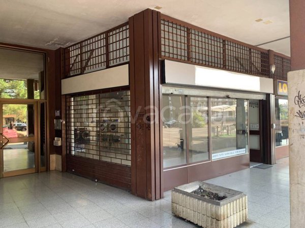 negozio in vendita a Garbagnate Milanese