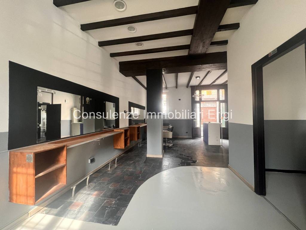 negozio in vendita a Garbagnate Milanese