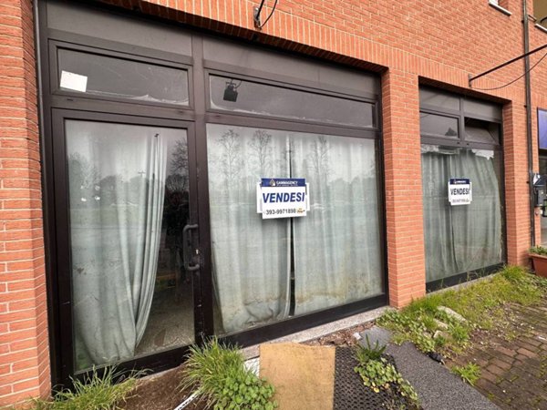 negozio in vendita a Garbagnate Milanese