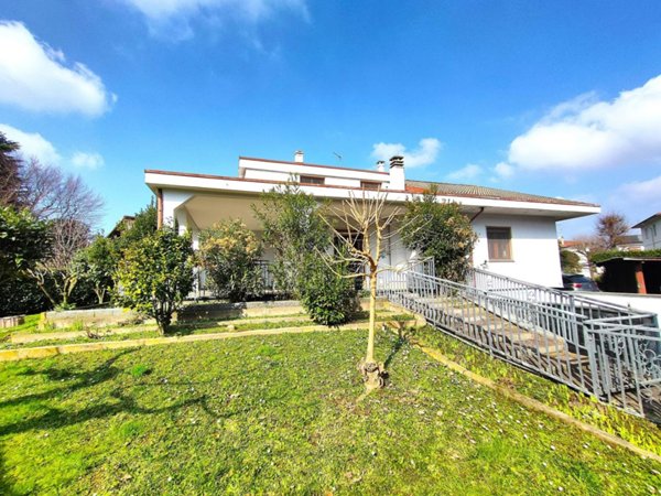 casa indipendente in vendita a Garbagnate Milanese