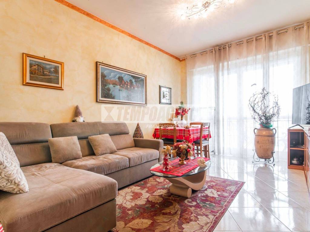 appartamento in vendita a Garbagnate Milanese