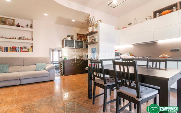 appartamento in vendita a Garbagnate Milanese