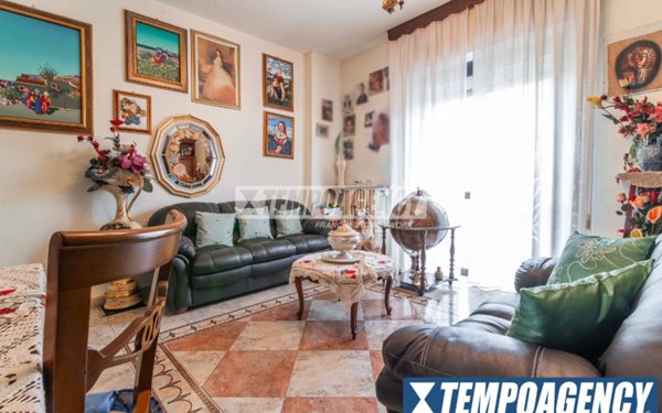 appartamento in vendita a Garbagnate Milanese