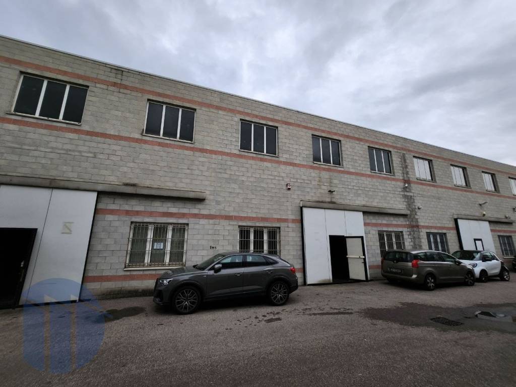 locale commerciale in vendita a Garbagnate Milanese