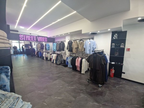 negozio in vendita a Garbagnate Milanese