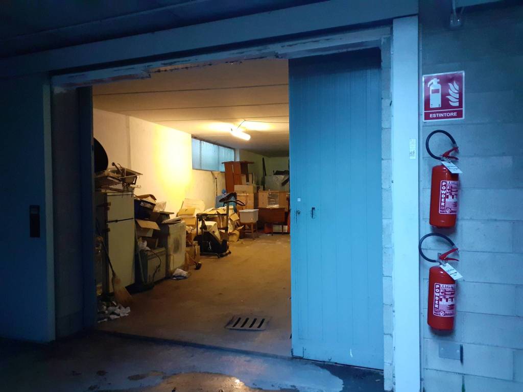 locale di sgombero in vendita a Garbagnate Milanese