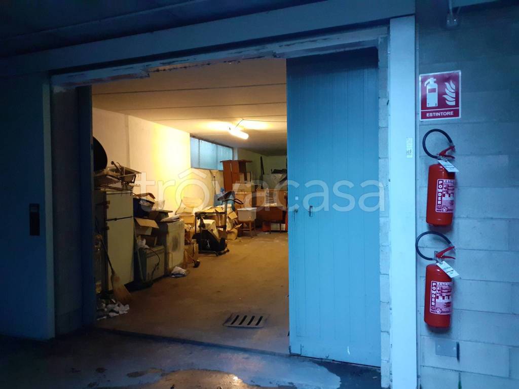 locale di sgombero in vendita a Garbagnate Milanese