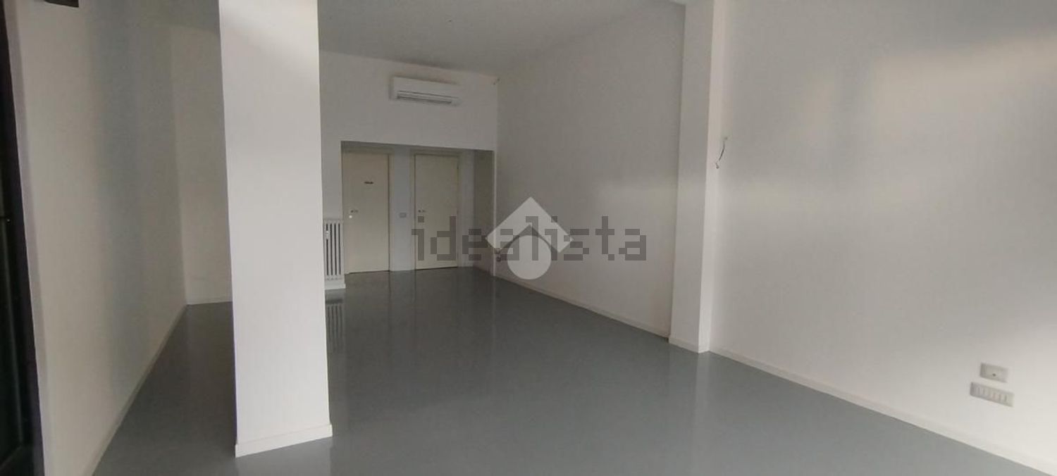 negozio in vendita a Garbagnate Milanese