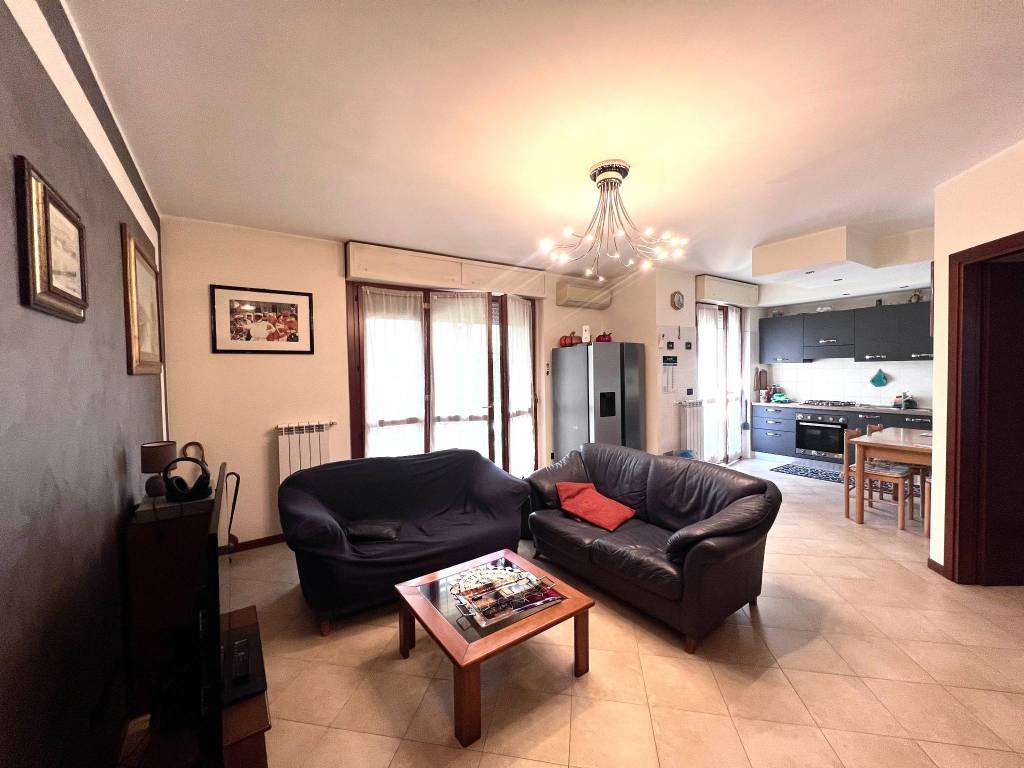 appartamento in vendita a Garbagnate Milanese