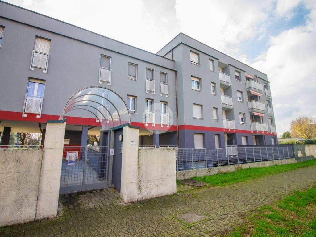 appartamento in vendita a Garbagnate Milanese in zona Bariana