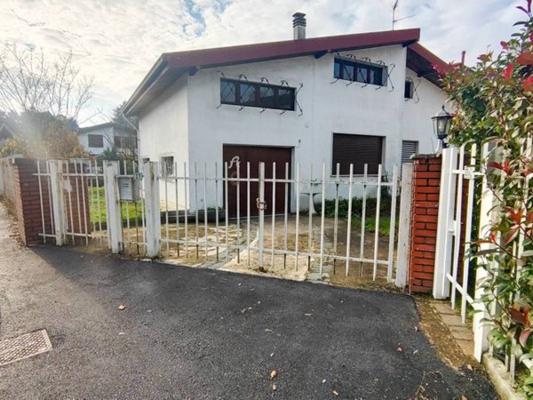 casa indipendente in vendita a Garbagnate Milanese