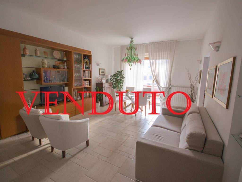appartamento in vendita a Garbagnate Milanese
