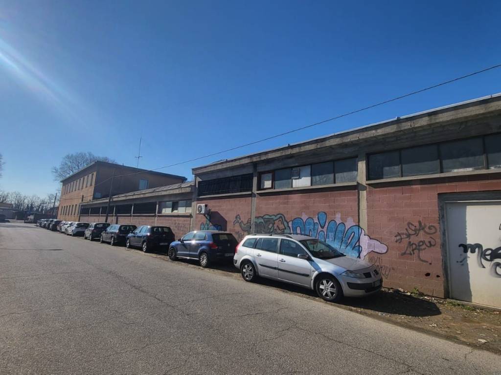 negozio in vendita a Garbagnate Milanese