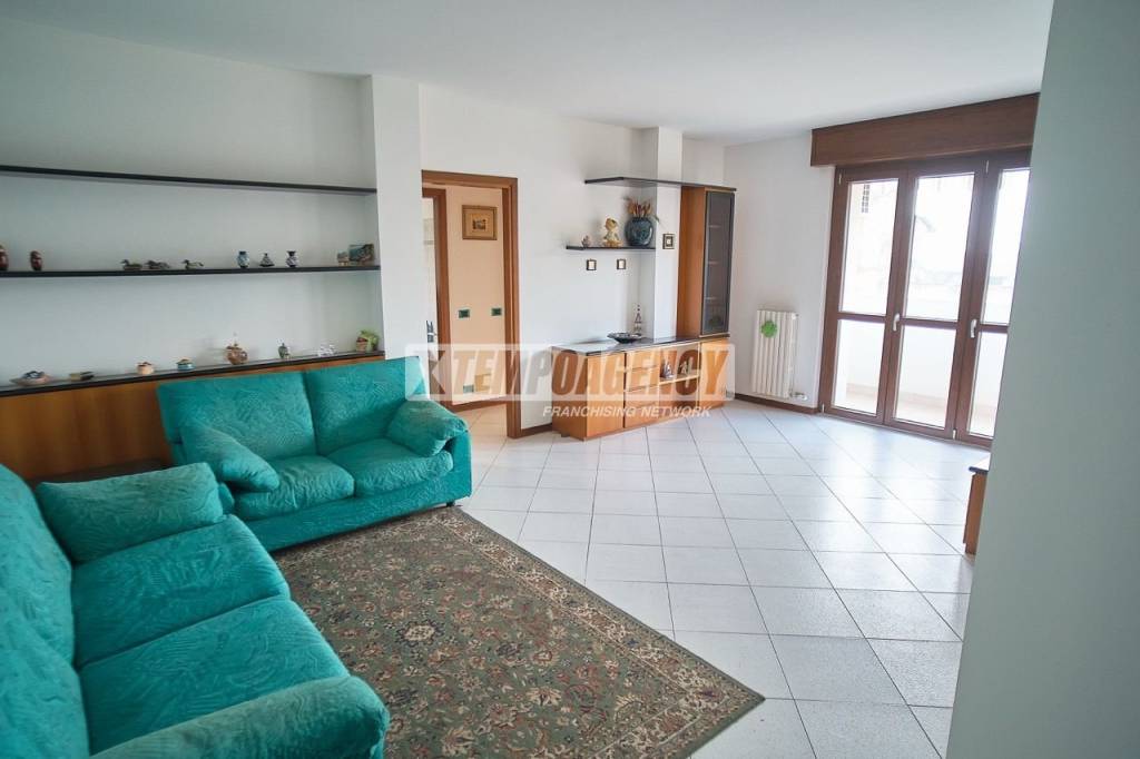 appartamento in vendita a Garbagnate Milanese in zona Bariana