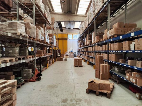 locale commerciale in vendita a Garbagnate Milanese