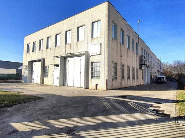 locale commerciale in vendita a Garbagnate Milanese