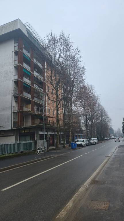 negozio in vendita a Garbagnate Milanese