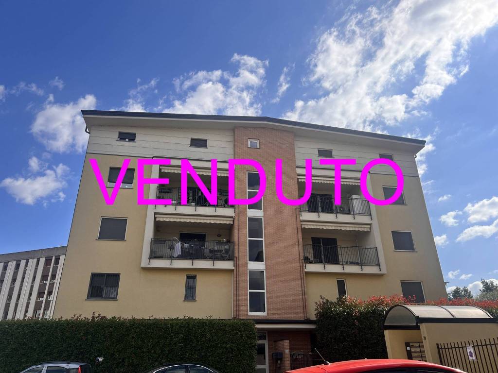 appartamento in vendita a Garbagnate Milanese