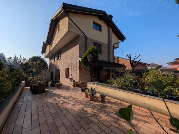 casa indipendente in vendita a Garbagnate Milanese