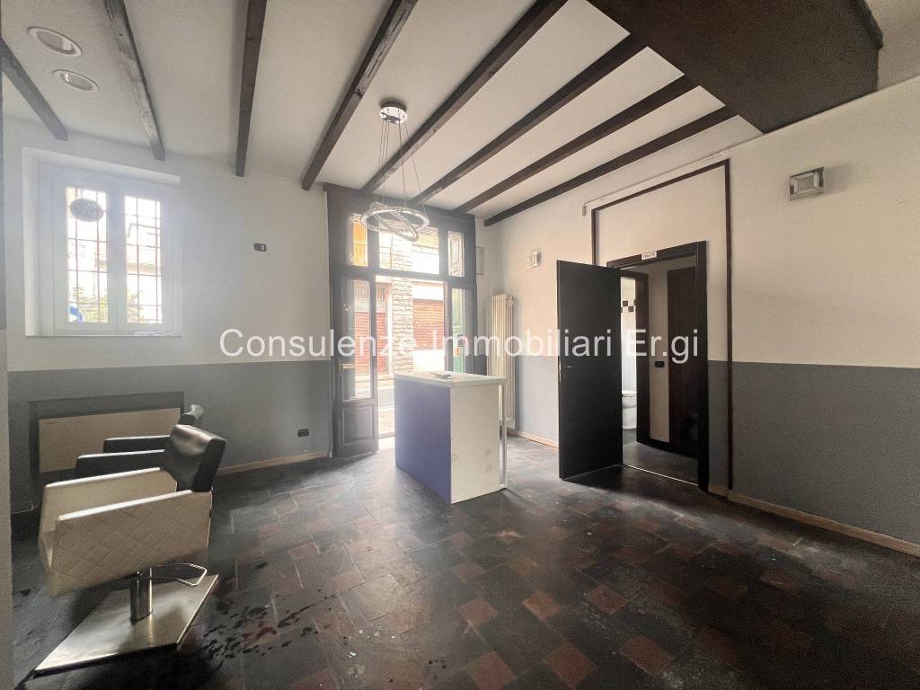 negozio in vendita a Garbagnate Milanese