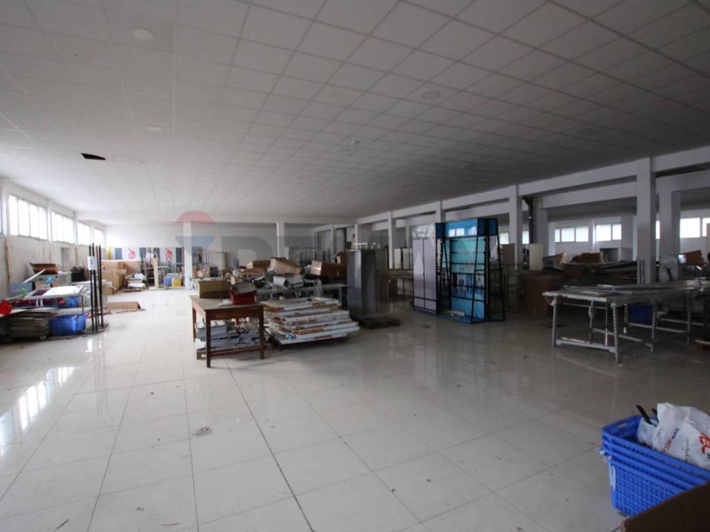 locale commerciale in vendita a Garbagnate Milanese