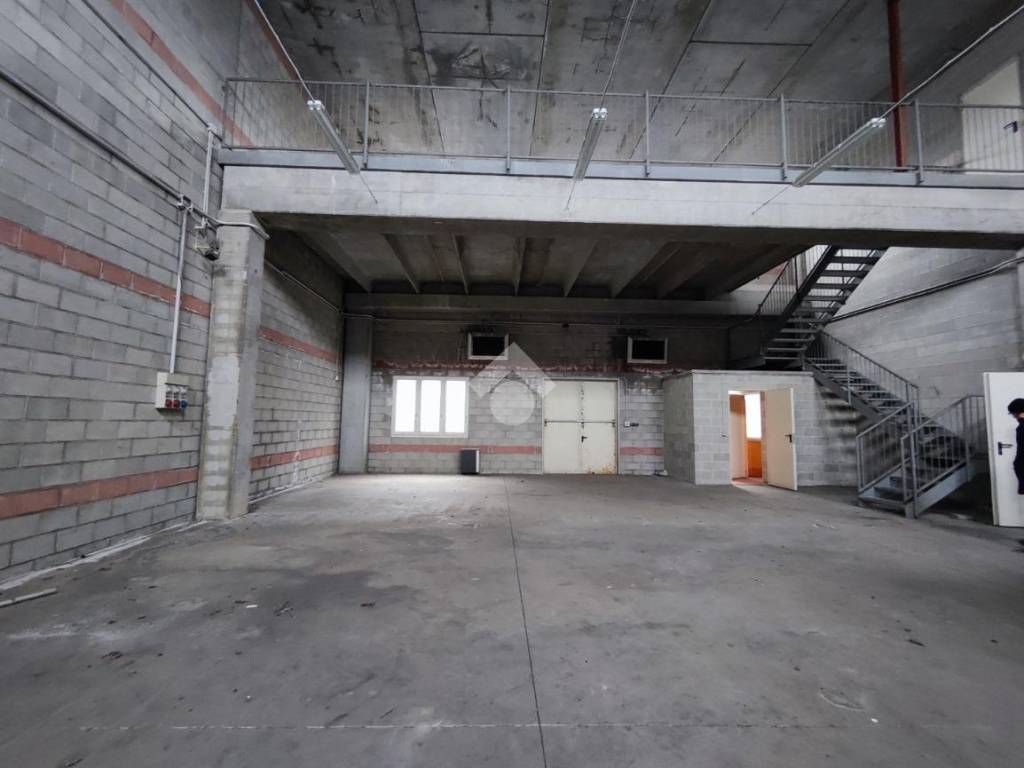 locale commerciale in vendita a Garbagnate Milanese