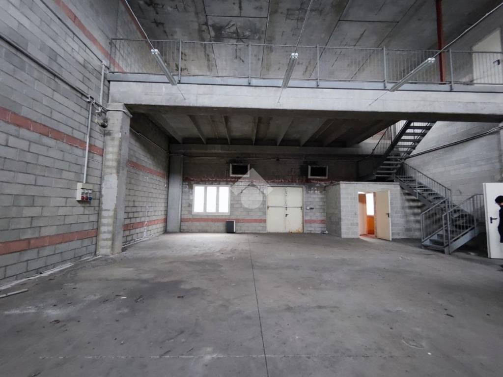 locale commerciale in vendita a Garbagnate Milanese