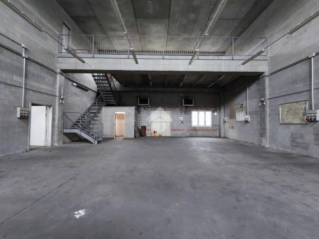 locale commerciale in vendita a Garbagnate Milanese