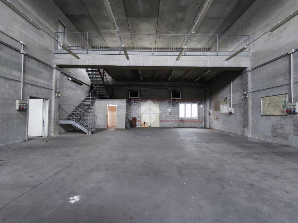 locale commerciale in vendita a Garbagnate Milanese