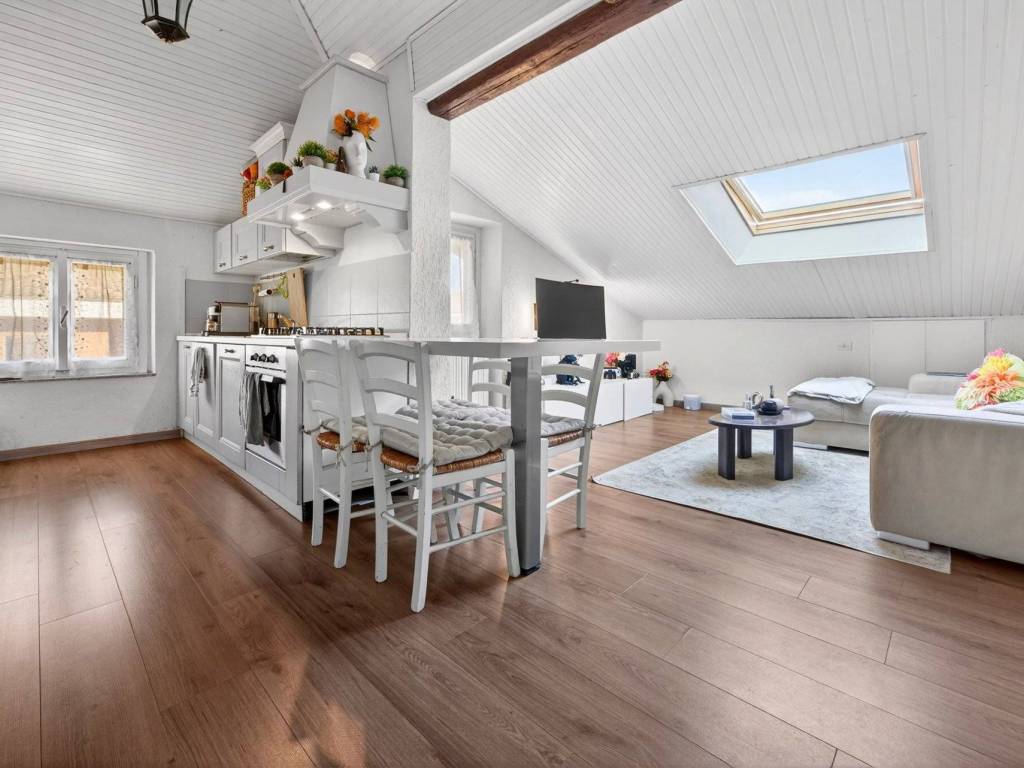 appartamento in vendita a Garbagnate Milanese