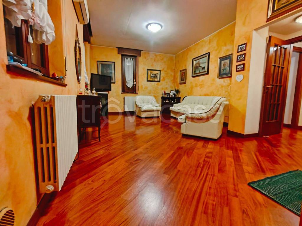 appartamento in vendita a Garbagnate Milanese