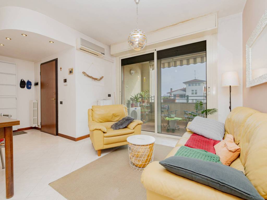 appartamento in vendita a Garbagnate Milanese