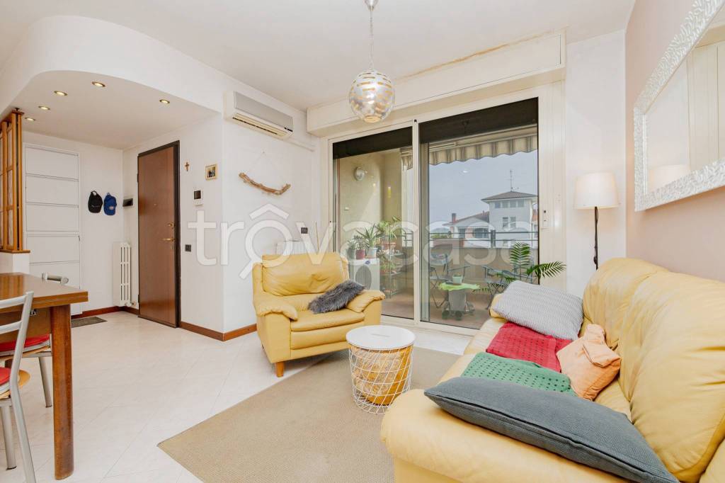 appartamento in vendita a Garbagnate Milanese