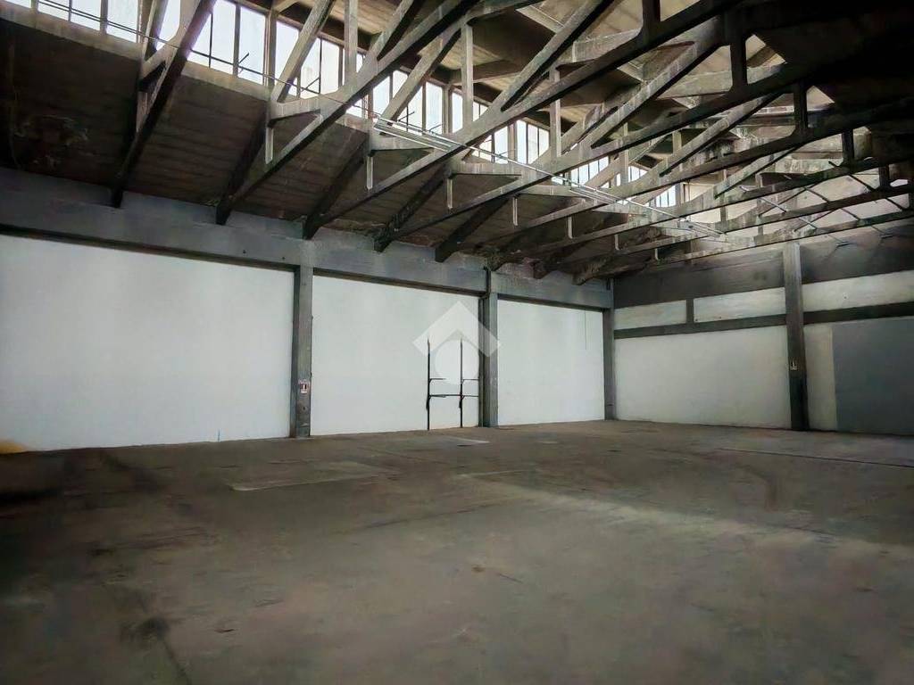 locale commerciale in vendita a Garbagnate Milanese