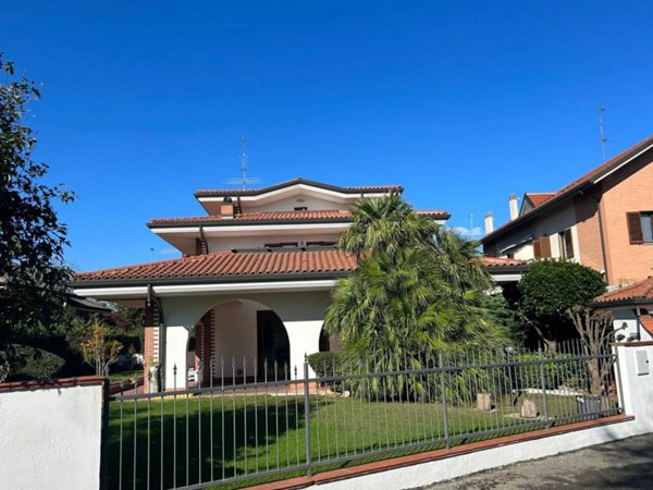 casa indipendente in vendita a Garbagnate Milanese