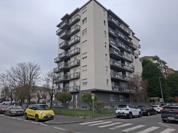 locale commerciale in vendita a Garbagnate Milanese