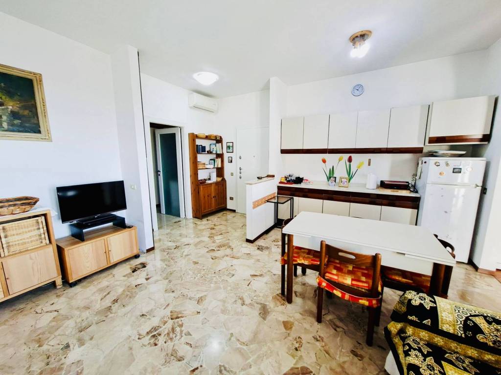 appartamento in vendita a Garbagnate Milanese