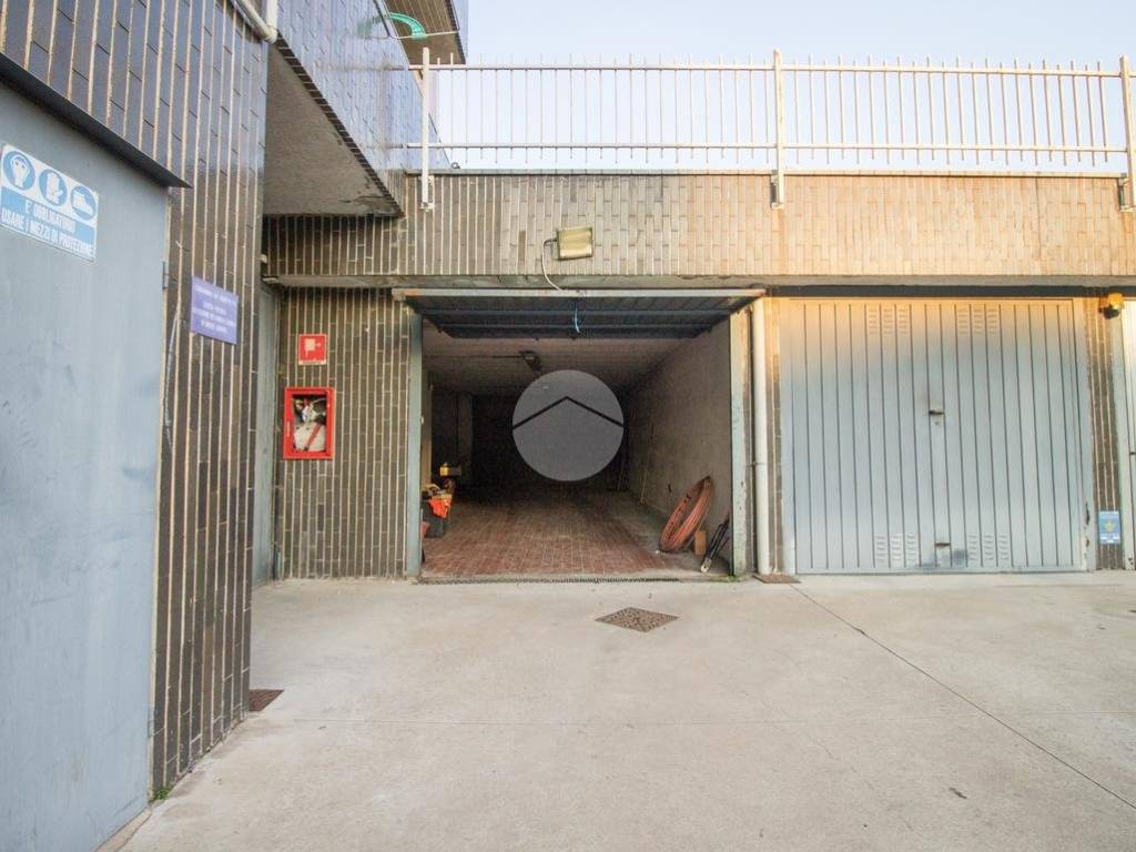 locale di sgombero in vendita a Garbagnate Milanese