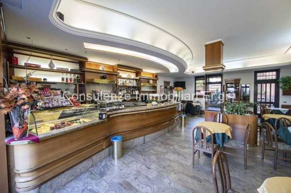 negozio in vendita a Garbagnate Milanese