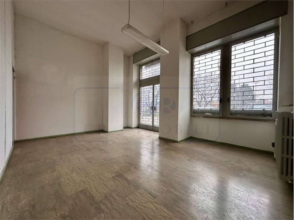 negozio in vendita a Garbagnate Milanese