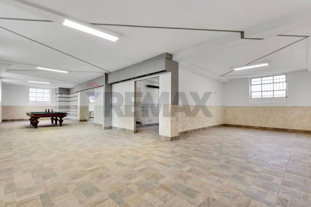 locale commerciale in vendita a Garbagnate Milanese