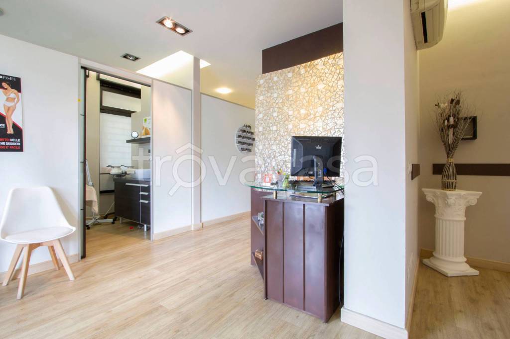 negozio in vendita a Garbagnate Milanese