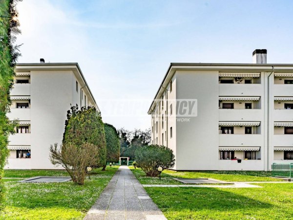 appartamento in vendita a Garbagnate Milanese in zona Bariana