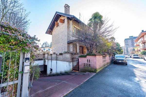 casa indipendente in vendita a Garbagnate Milanese