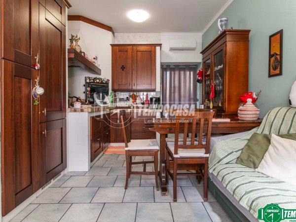 appartamento in vendita a Garbagnate Milanese in zona Bariana