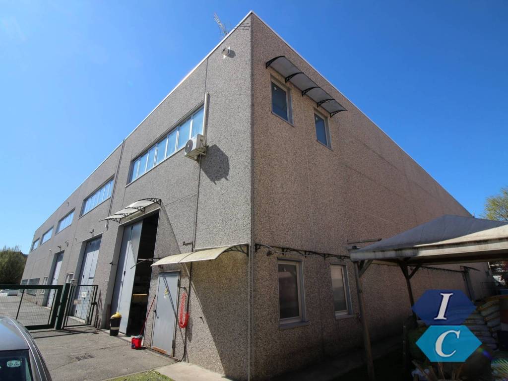 locale commerciale in vendita a Garbagnate Milanese