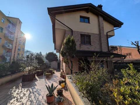 casa indipendente in vendita a Garbagnate Milanese