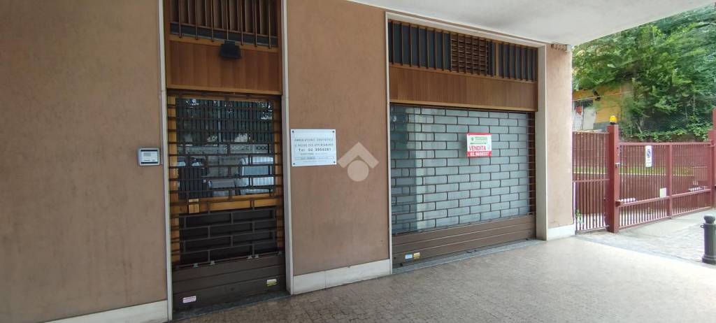 negozio in vendita a Garbagnate Milanese
