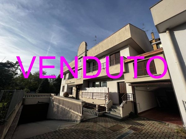 casa indipendente in vendita a Garbagnate Milanese