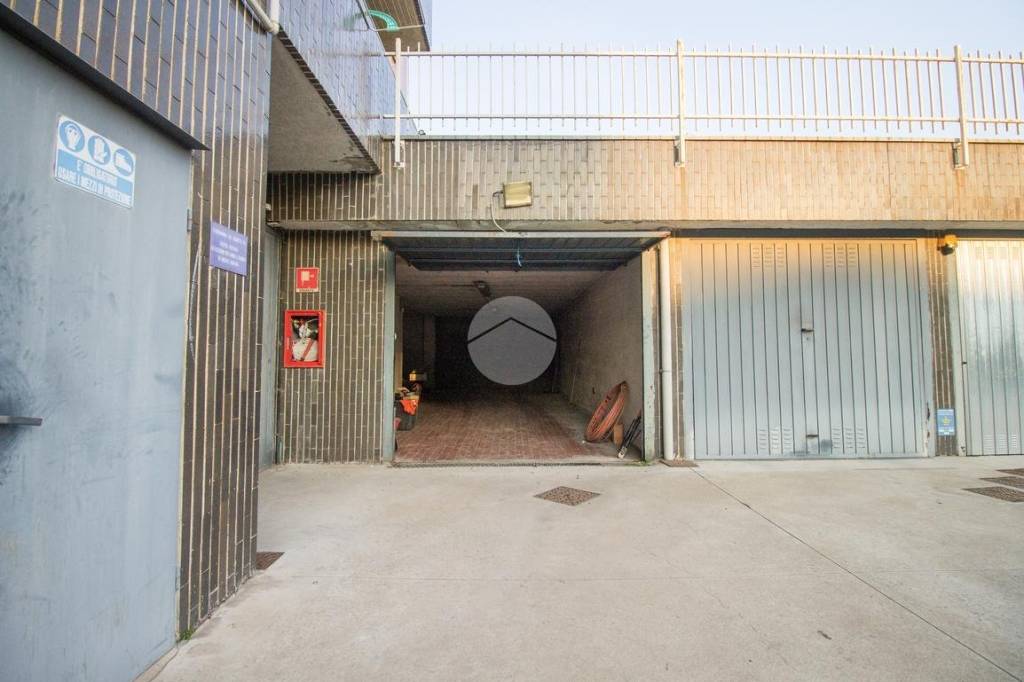 locale di sgombero in vendita a Garbagnate Milanese